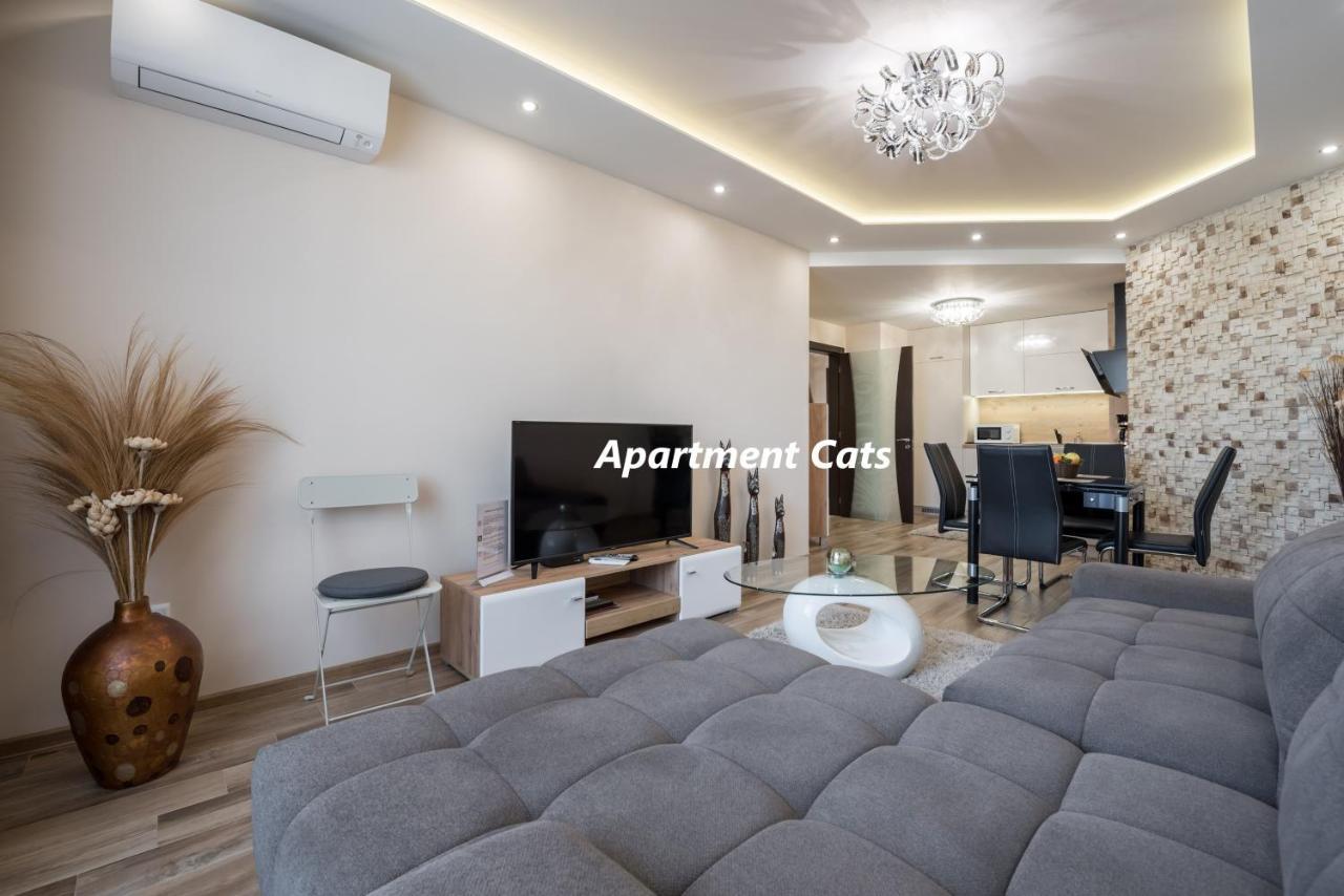 Apartments Cats Varna Exterior photo