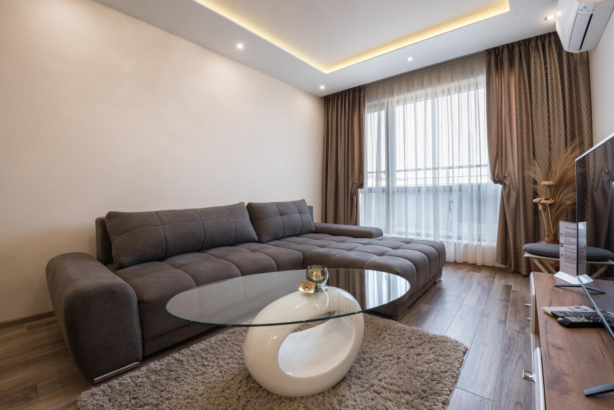 Apartments Cats Varna Exterior photo