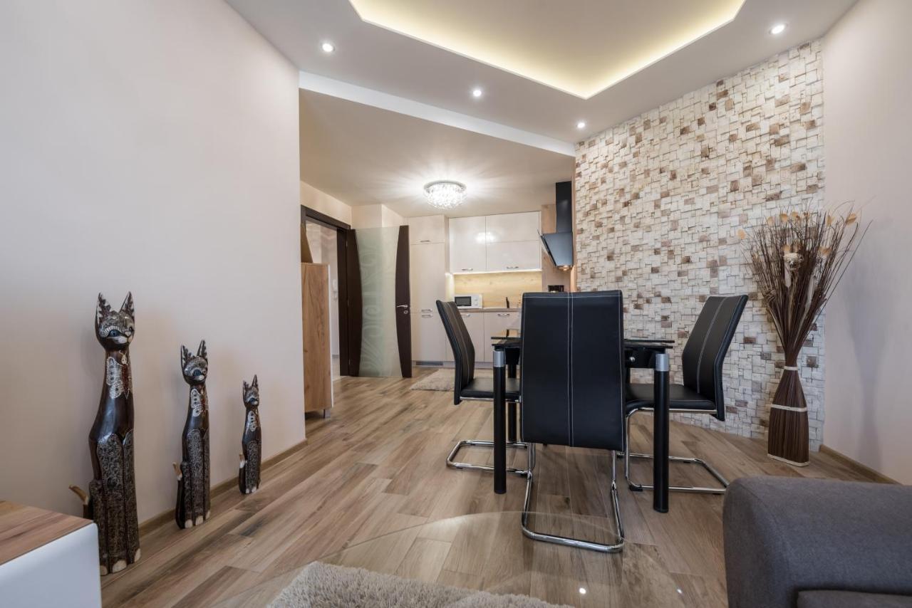 Apartments Cats Varna Exterior photo